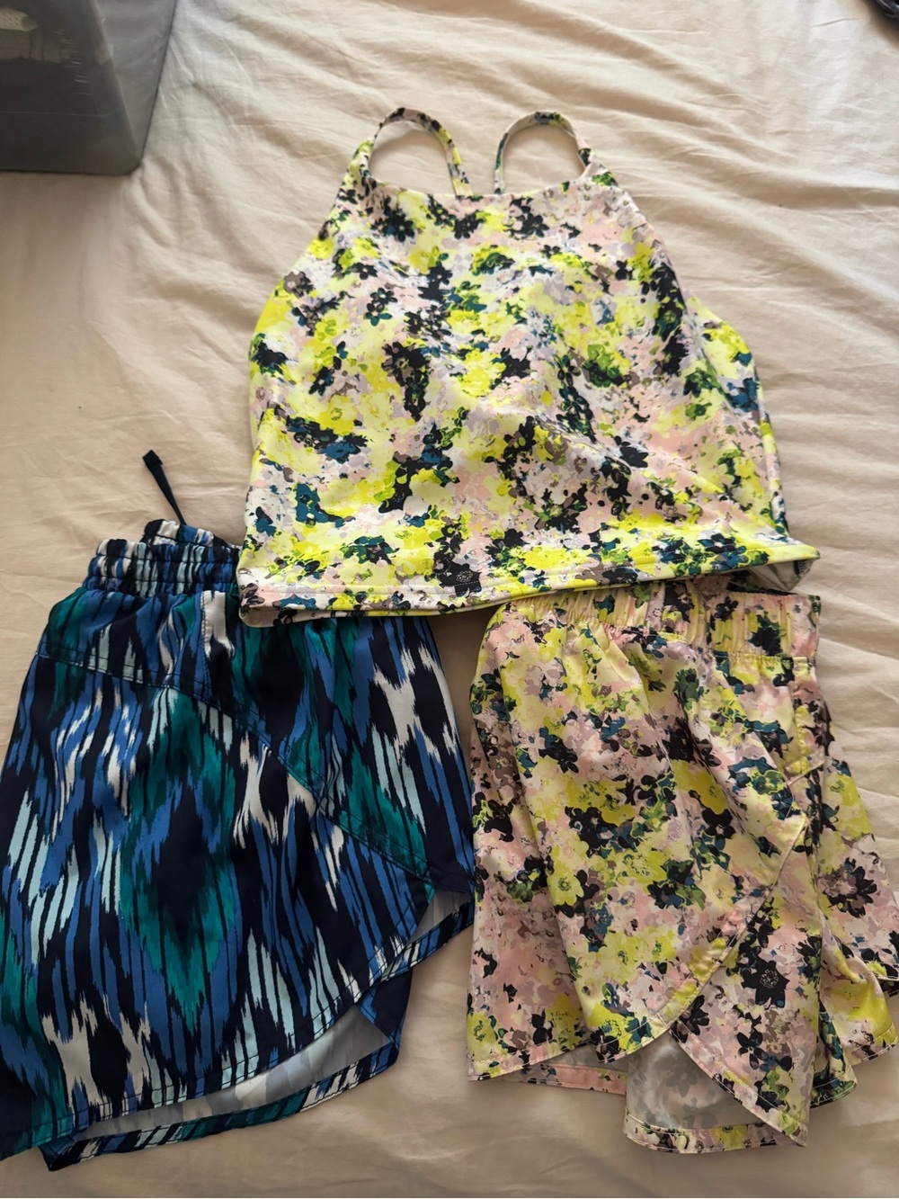 Old Navy Active Set shorts small sports bra tank top medium floral blue yellow